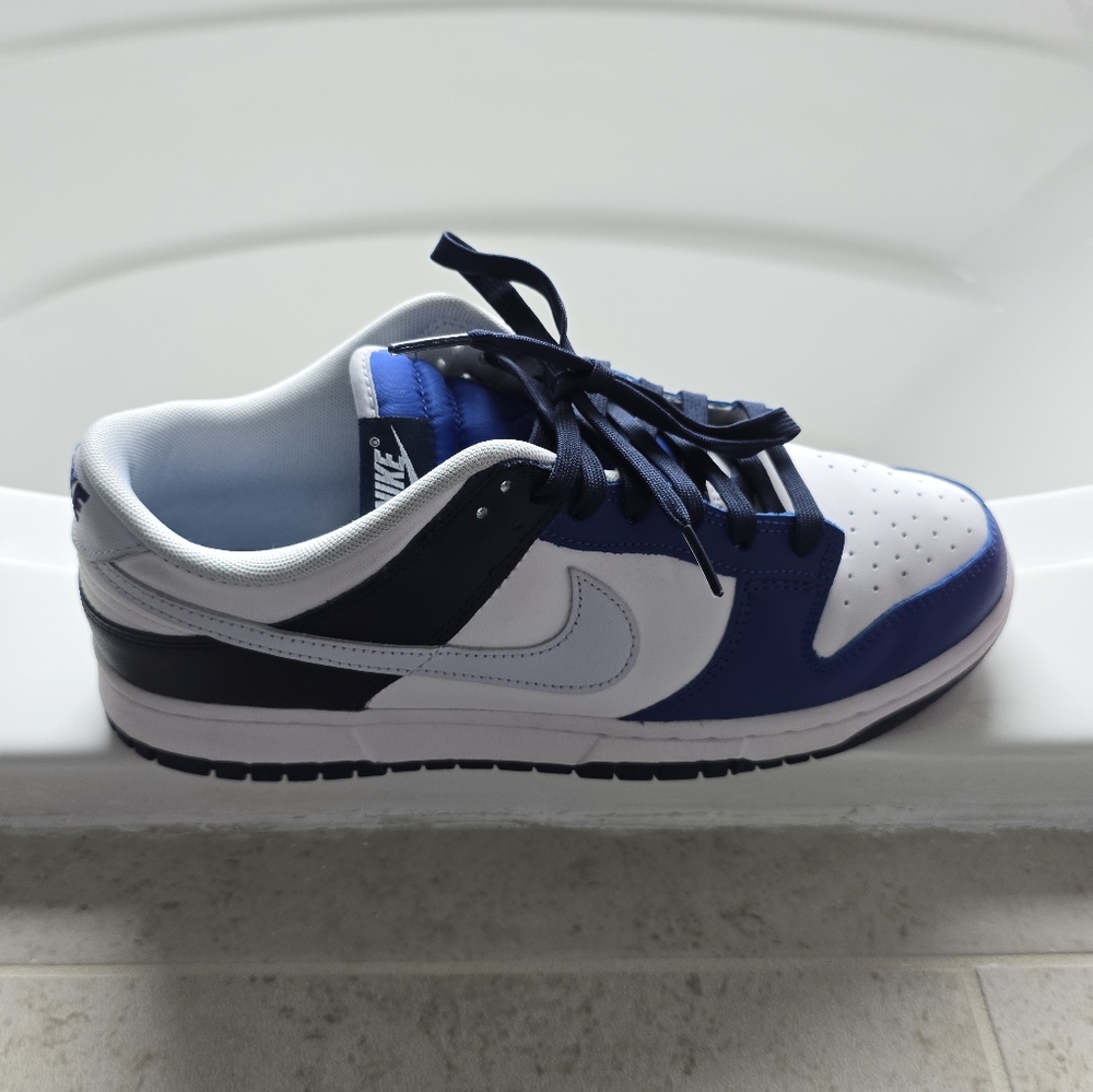 Nike Men's Blue and White Sneakers